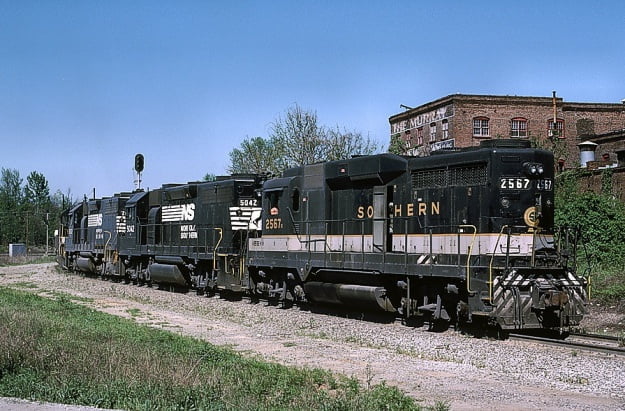 GP30 at Howell Wye