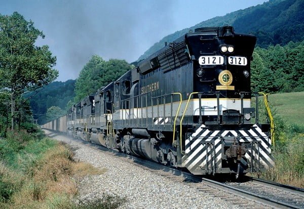 Eastbound loaded Belmont coal train at Oreton