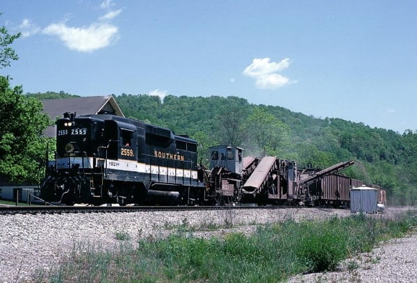 Westbound SOU work train at Boone